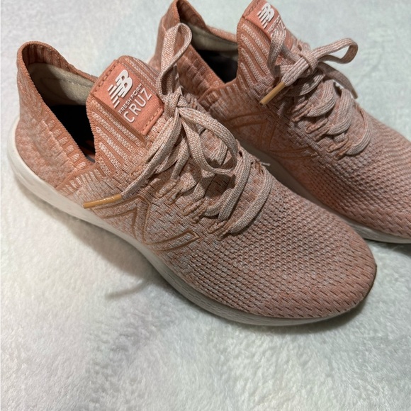 New Balance Orange Athletic Shoes with Modern Design - Picture 2 of 7